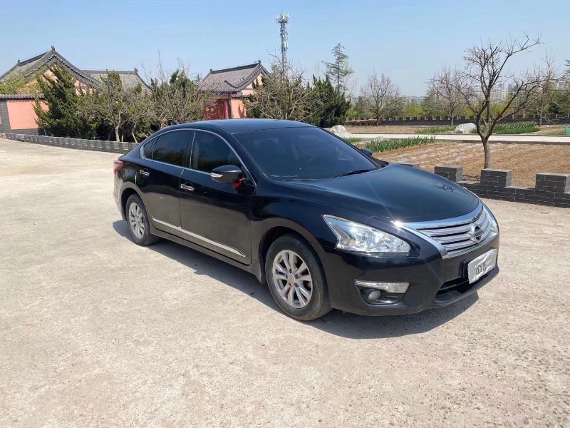 青岛14年日产天籁4