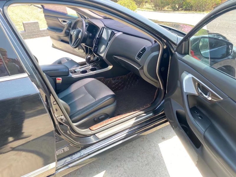 青岛14年日产天籁2