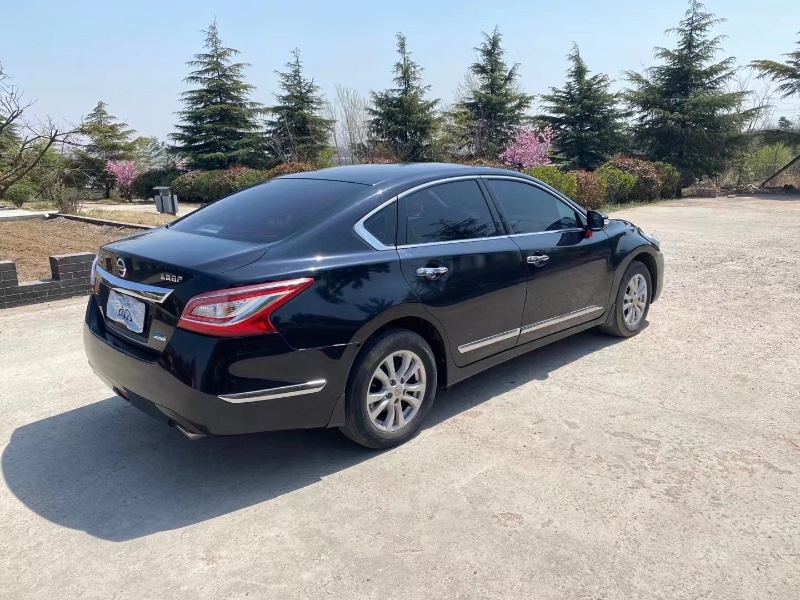 青岛14年日产天籁5