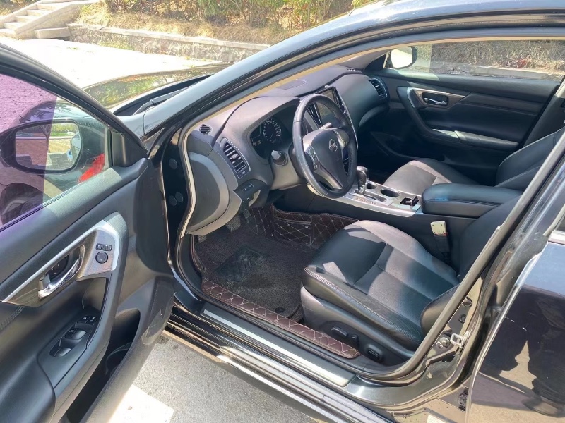 青岛14年日产天籁3