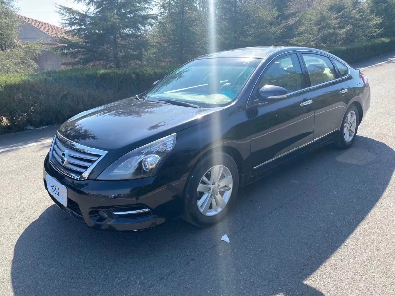 青岛12年日产天籁4