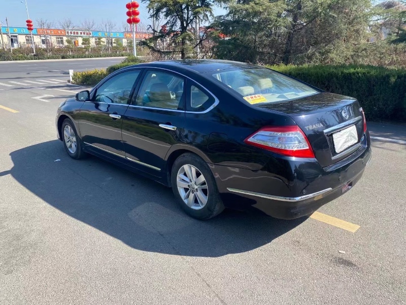 青岛12年日产天籁8