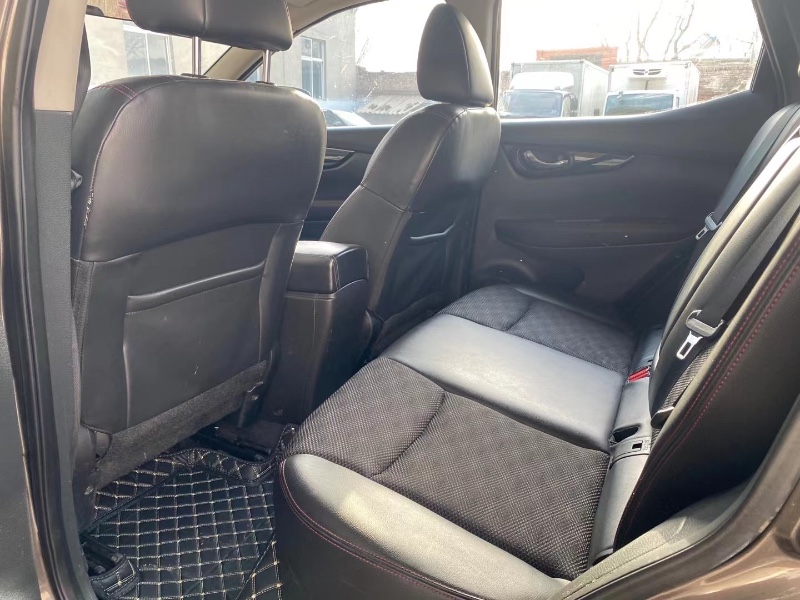 保定19年日产逍客5