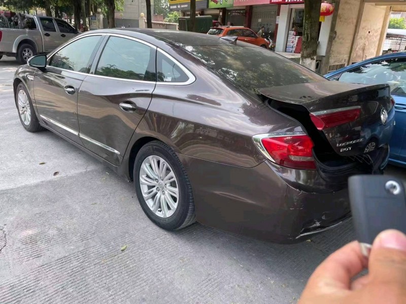 重庆17年别克君越9