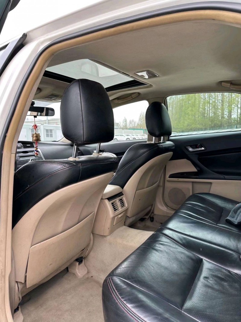 济南11年丰田锐志7