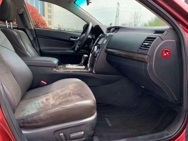 济南15年丰田锐志8