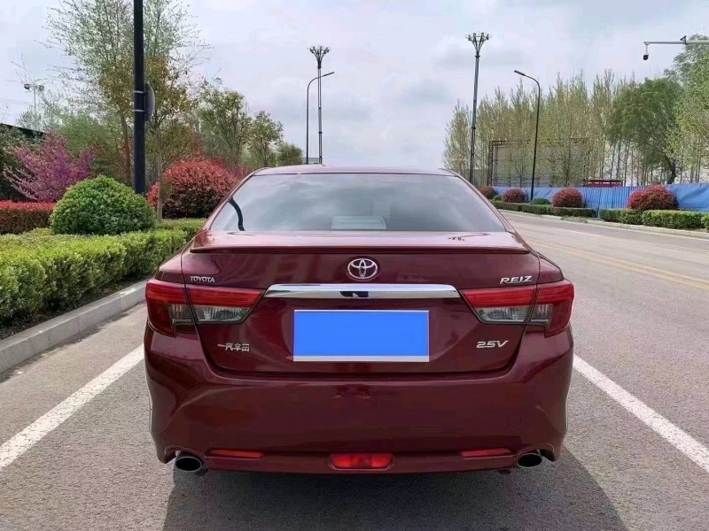 济南15年丰田锐志9