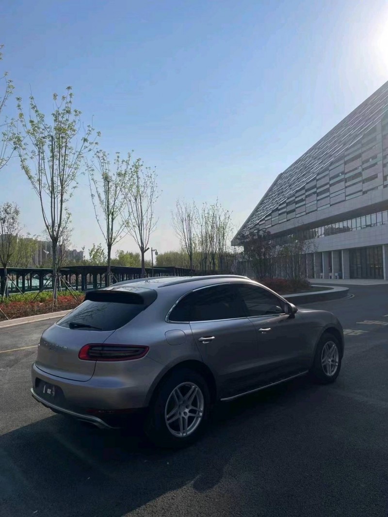 青岛15年保时捷Macan5