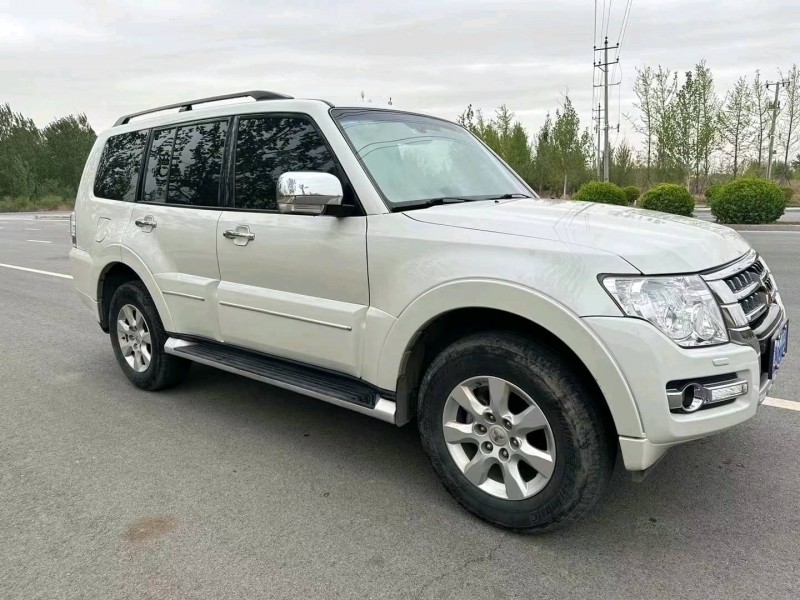 保定17年三菱帕杰罗2