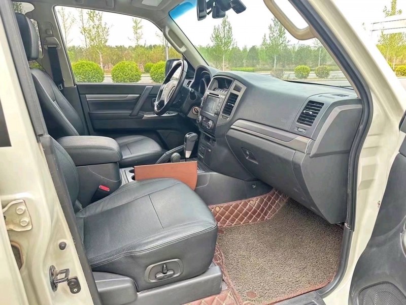 保定17年三菱帕杰罗6