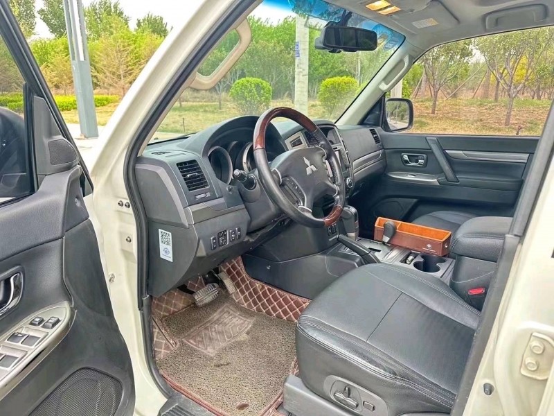 保定17年三菱帕杰罗5