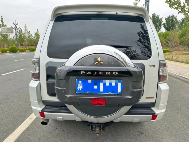 保定17年三菱帕杰罗9