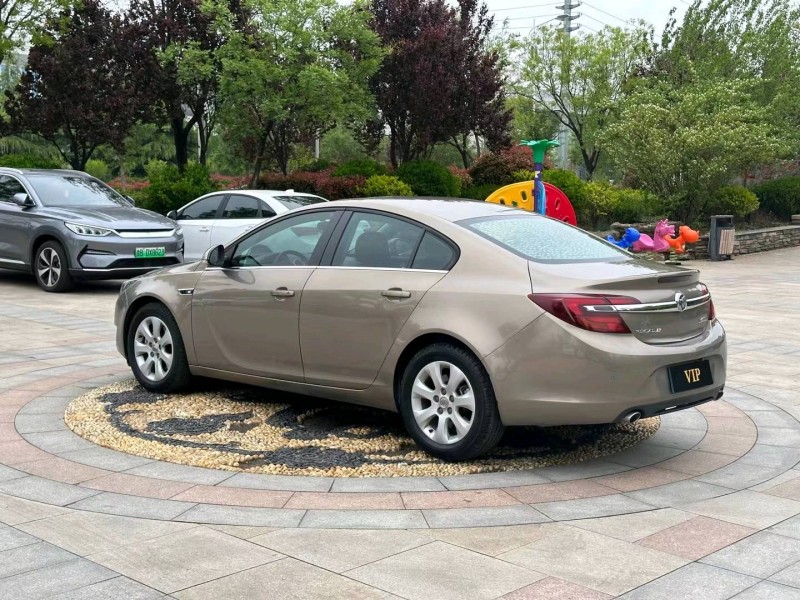 青岛15年别克君威5