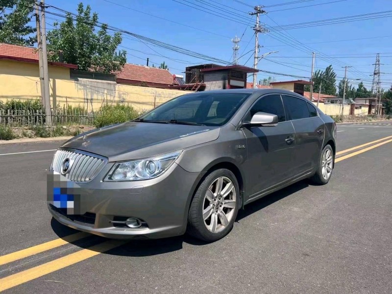 青岛10年别克君越2