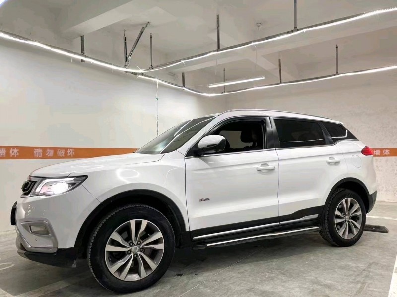 成都17年吉利博越3