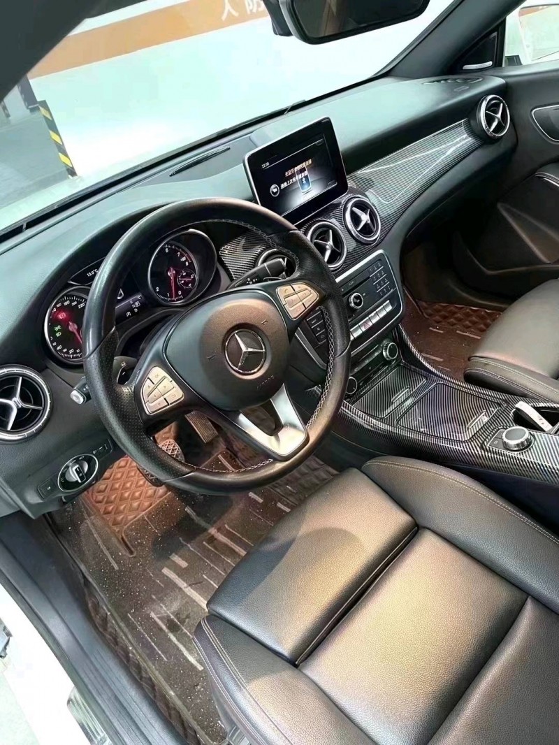 成都17年奔驰CLA5