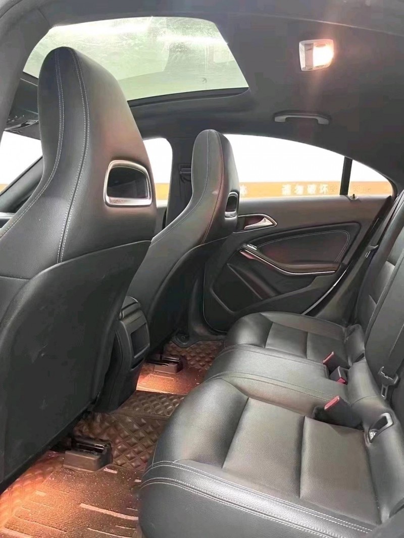 成都17年奔驰CLA7