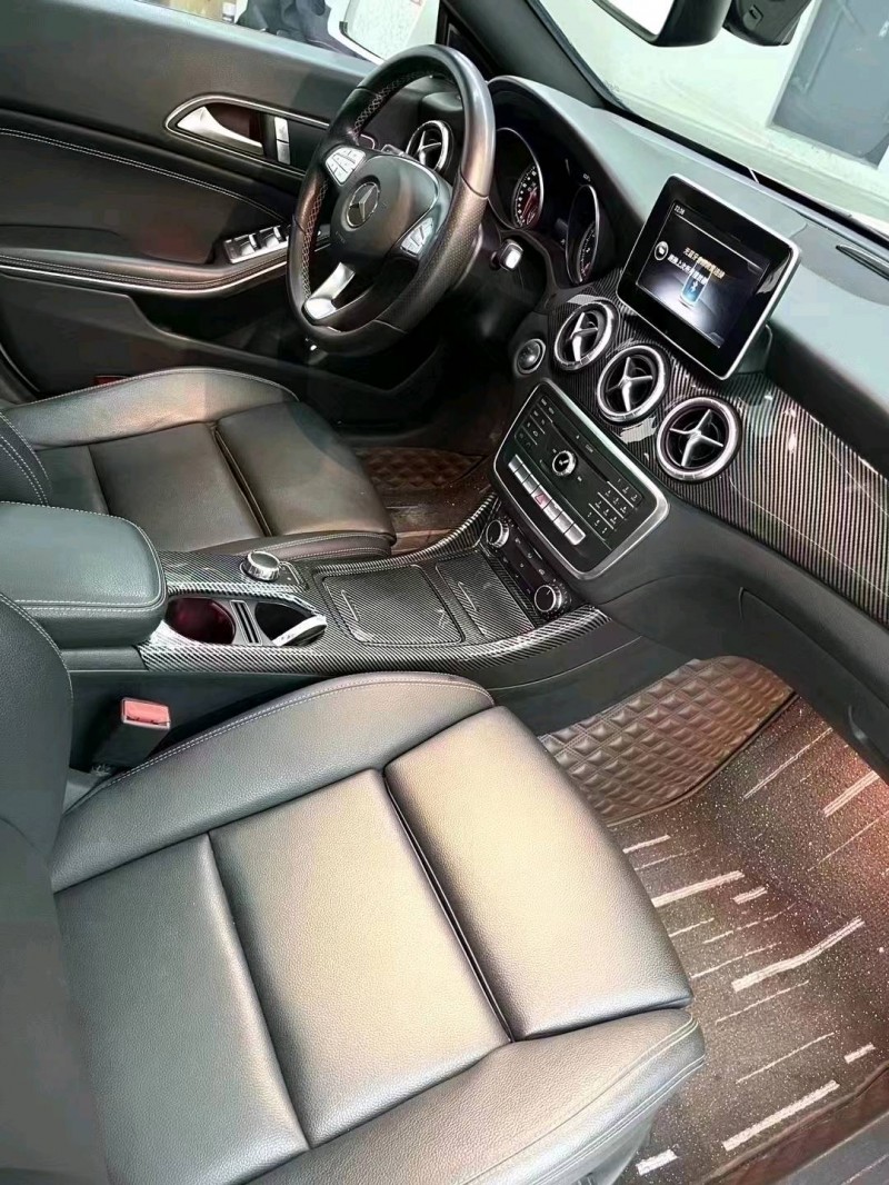 成都17年奔驰CLA9