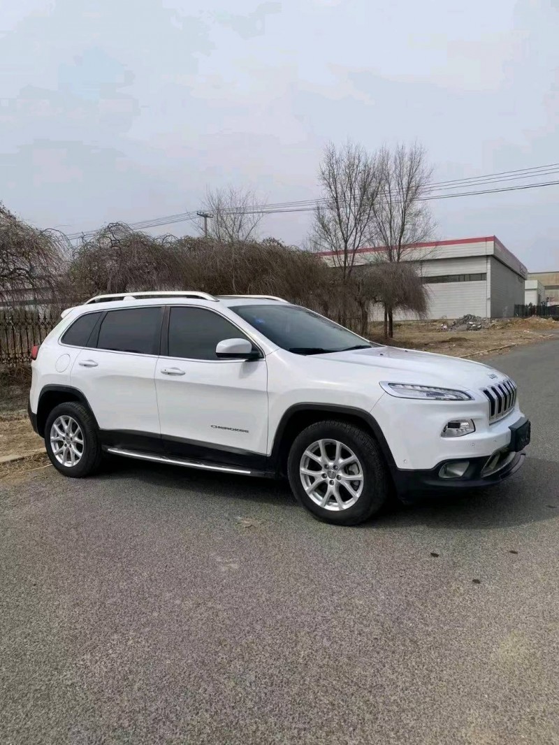 沈阳16年Jeep自由光2