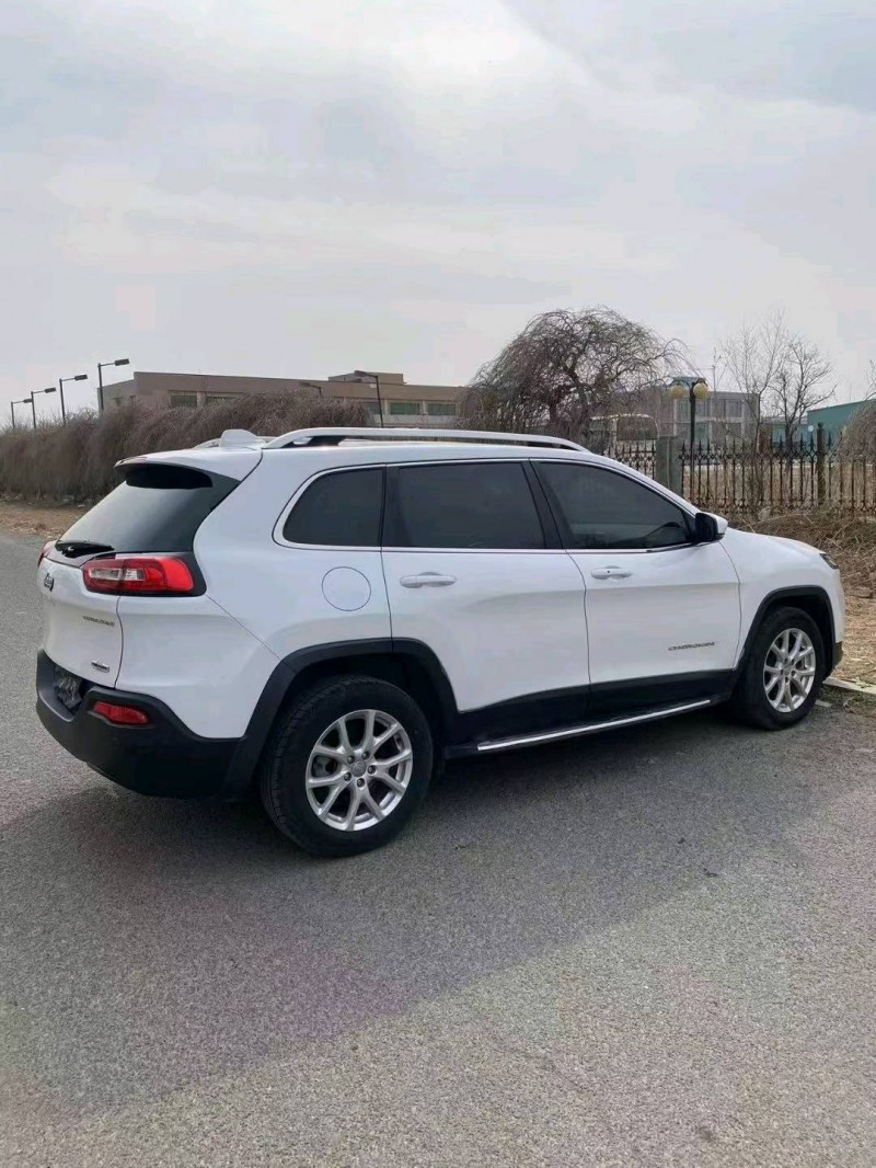 沈阳16年Jeep自由光4