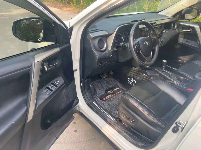 青岛16年丰田RAV47
