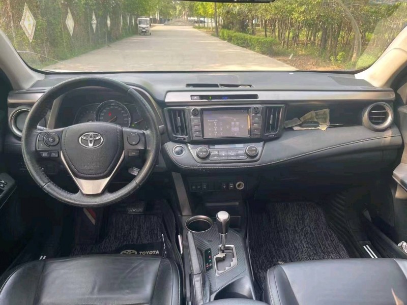 青岛16年丰田RAV49
