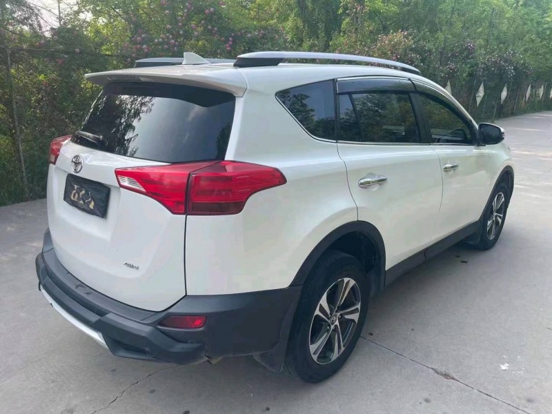 青岛16年丰田RAV48