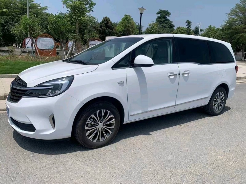 东莞22年别克GL82