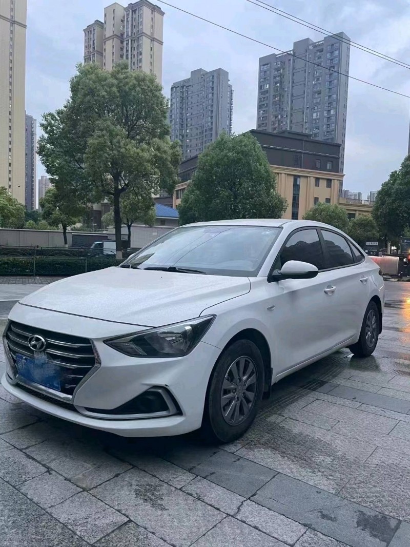 武汉20年现代悦动2