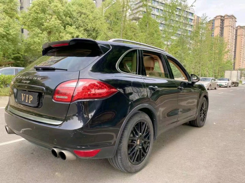 成都14年保时捷卡宴2