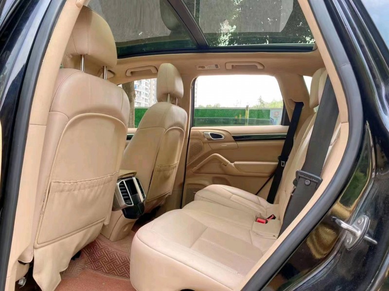 成都14年保时捷卡宴3