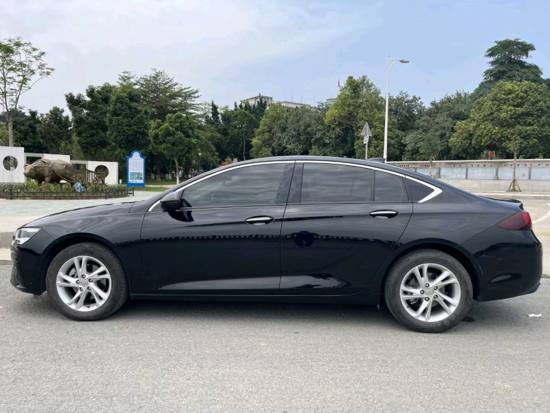 广州21年别克君威7