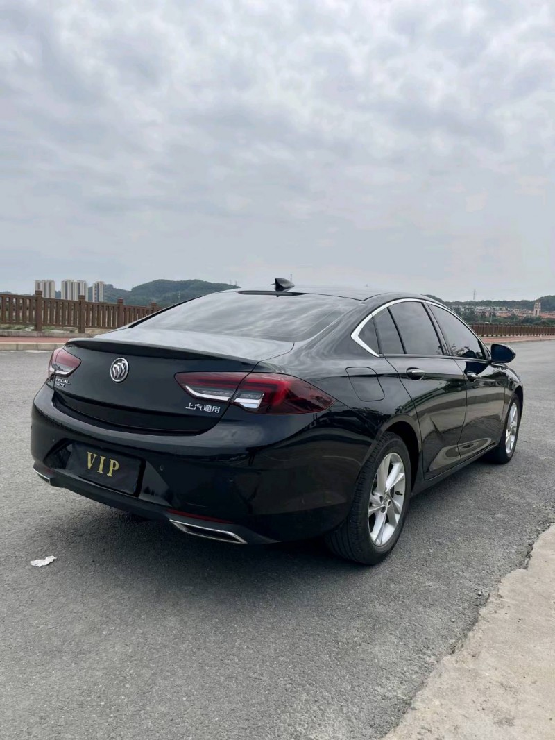 广州21年别克君威8