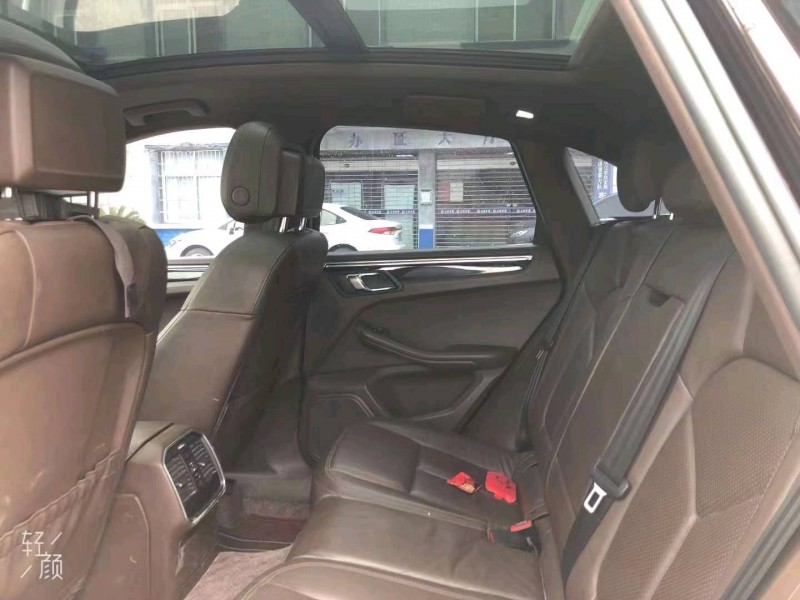 广州16年保时捷Macan7