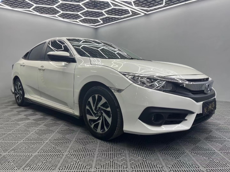 成都18年本田思域2