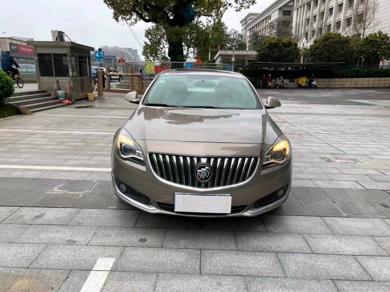 青岛16年别克君威1