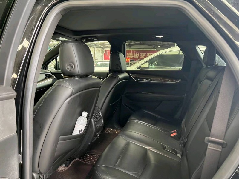 济宁17年凯迪拉克XT56