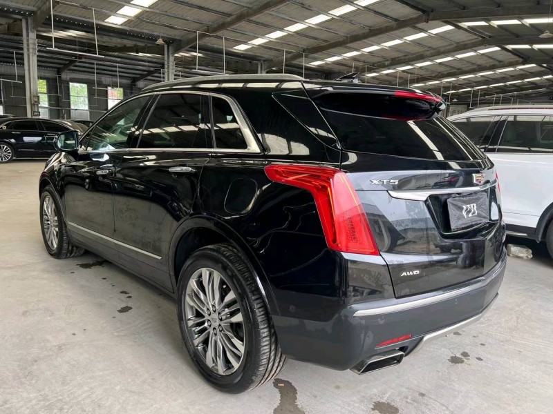 济宁17年凯迪拉克XT58