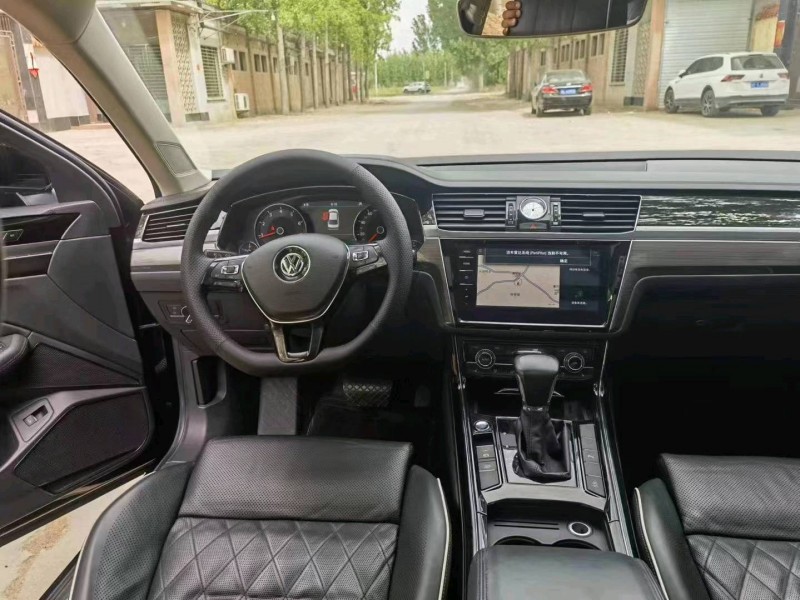 保定18年大众辉昂8