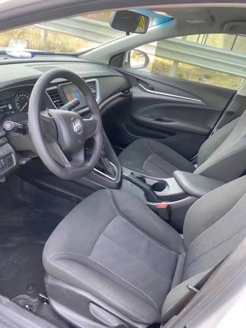 青岛21年别克英朗5