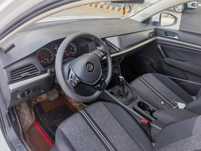 保定19年大众朗逸4