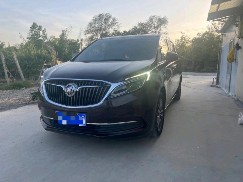 青岛17年别克GL82