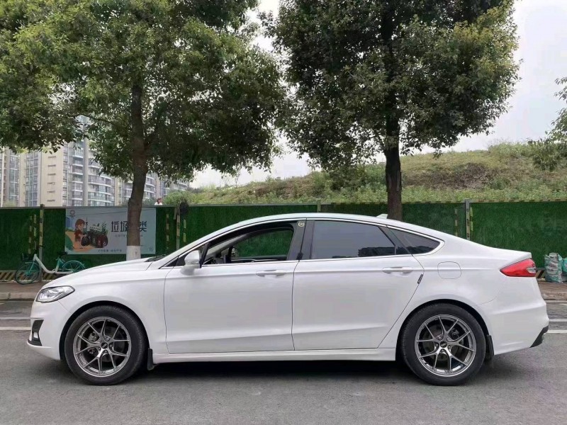 成都20年福特蒙迪欧8