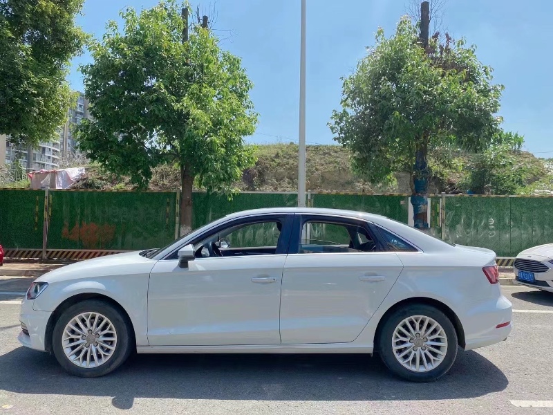 成都17年奥迪A38