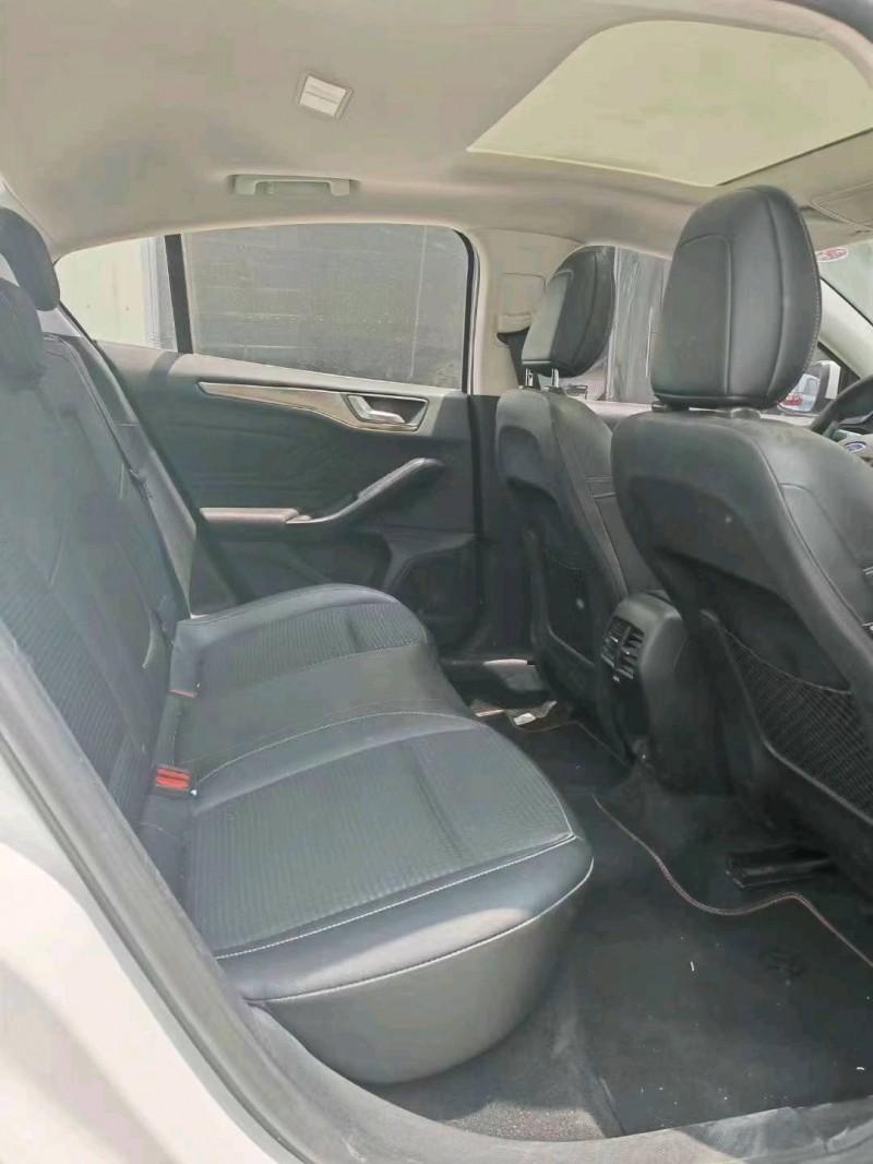 深圳20年福特福克斯5