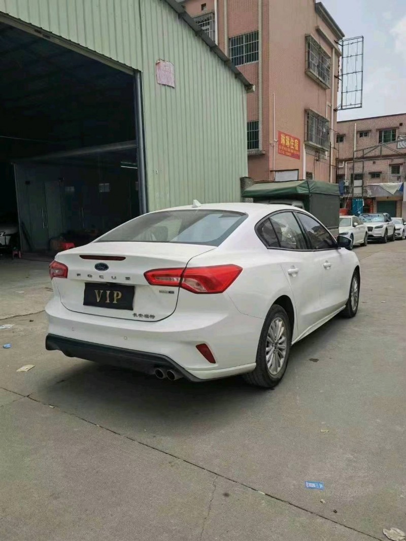 深圳20年福特福克斯9