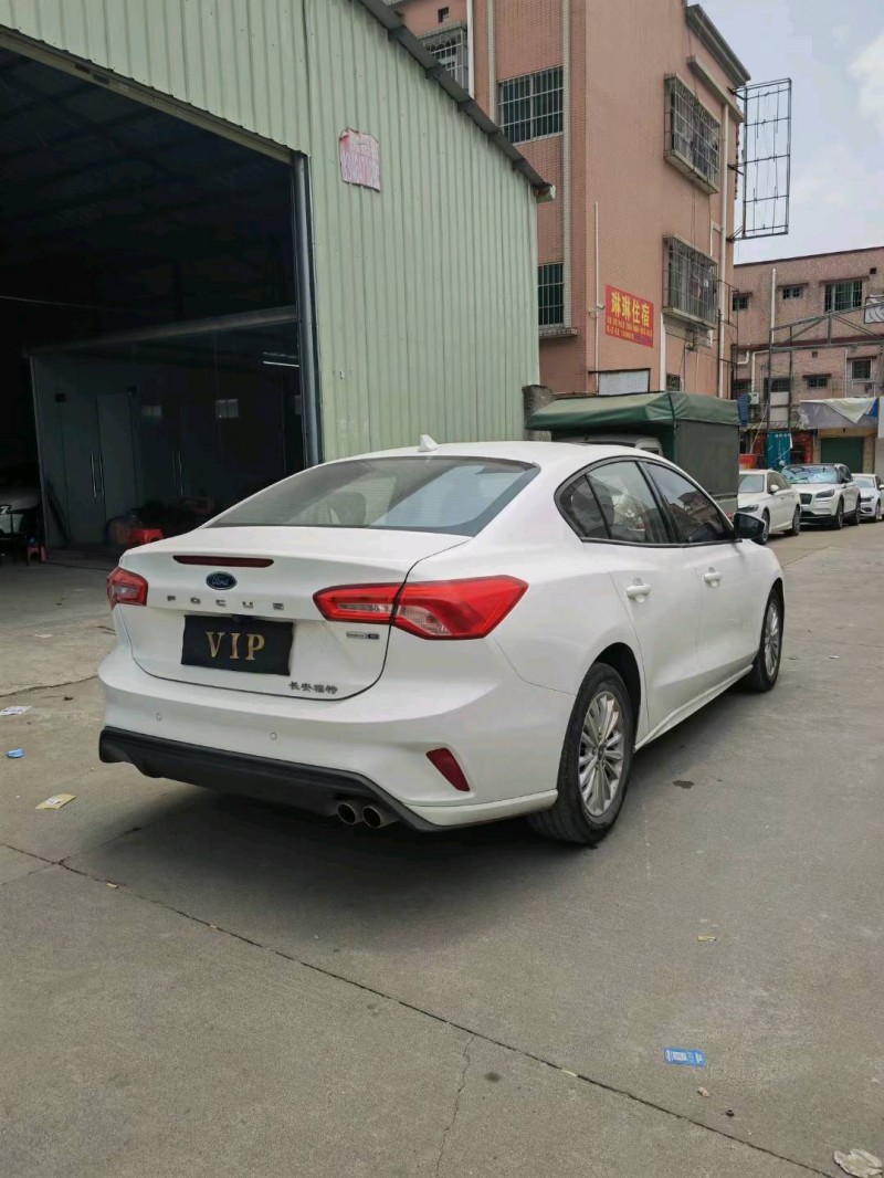 珠海20年福特福克斯4