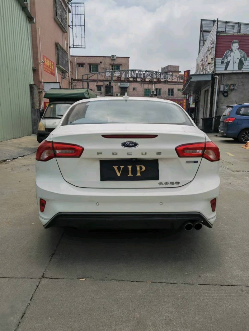 珠海20年福特福克斯9