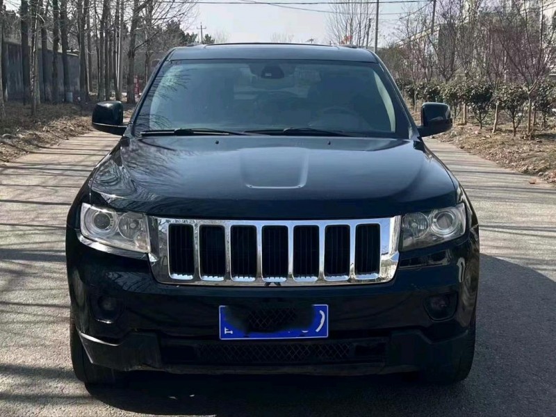 青岛13年Jeep大切诺基1