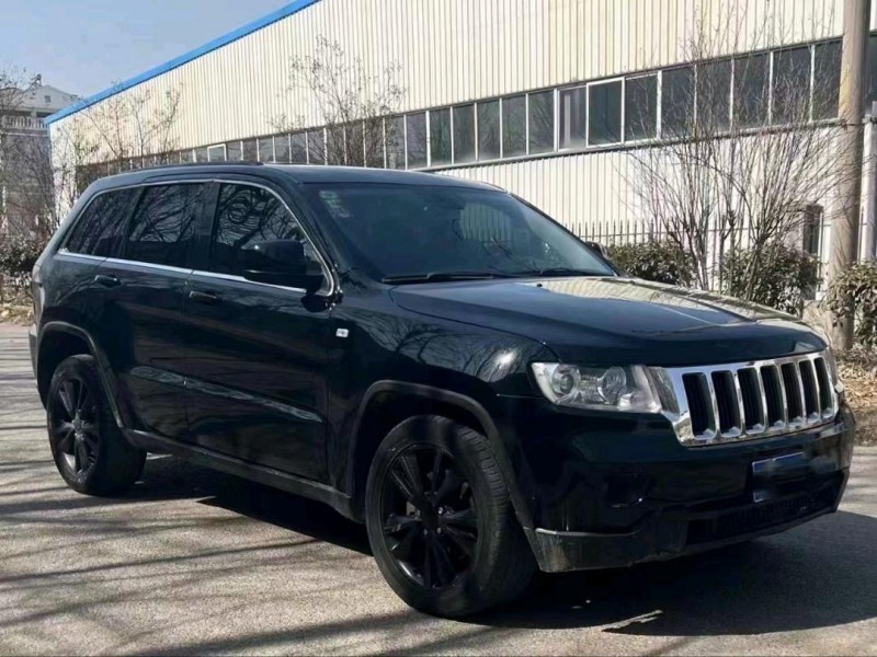 青岛13年Jeep大切诺基2